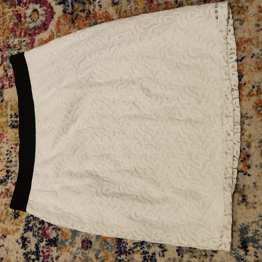 New York & Company SZ S White Lace Skirt